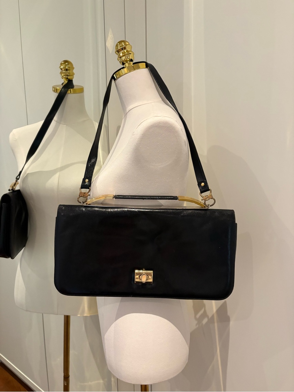 Vintage leather shoulder bag